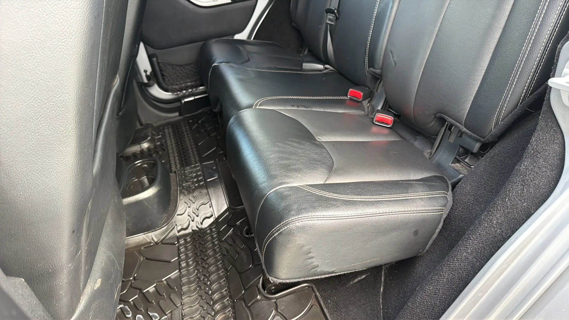 Used 2016 Jeep Wrangler Unlimited Rubicon image 37