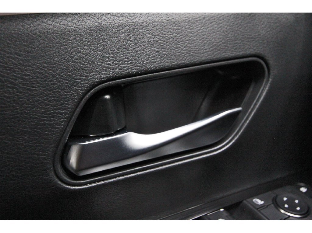 New 2026 Nissan Kicks SR w/ Cold Weather Package FWD image 22