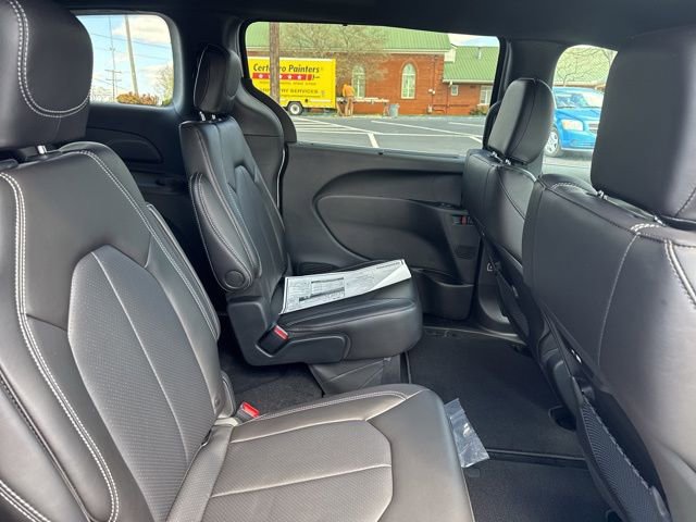 New 2026 Chrysler Pacifica Select image 11