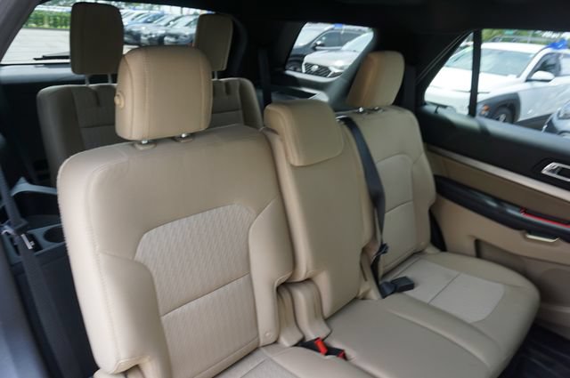 Certified 2017 Ford Explorer FWD image 11