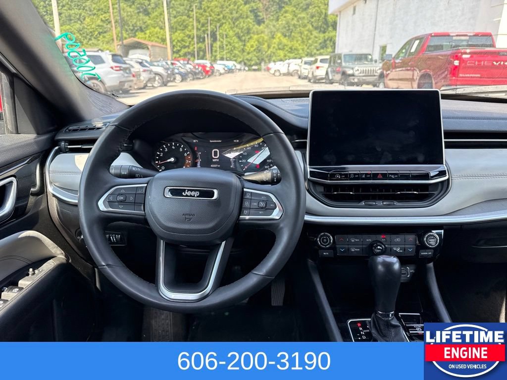 Used 2025 Jeep Compass Limited AWD/4WD image 14