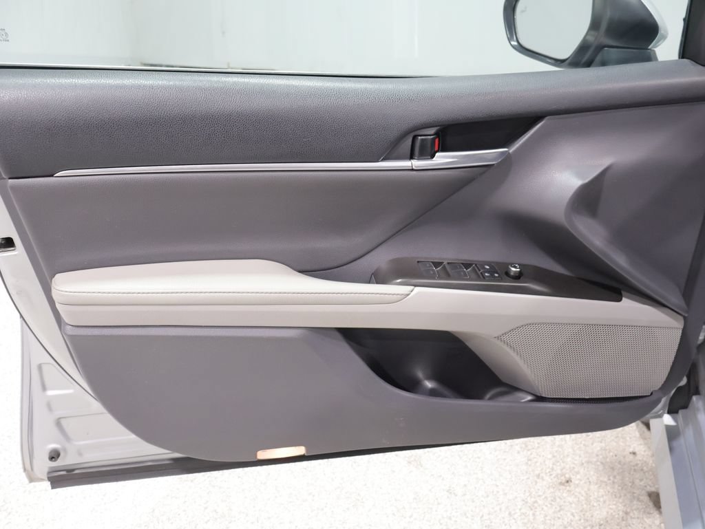 Used 2022 Toyota Camry XLE w/ Cold Weather Package FWD image 13