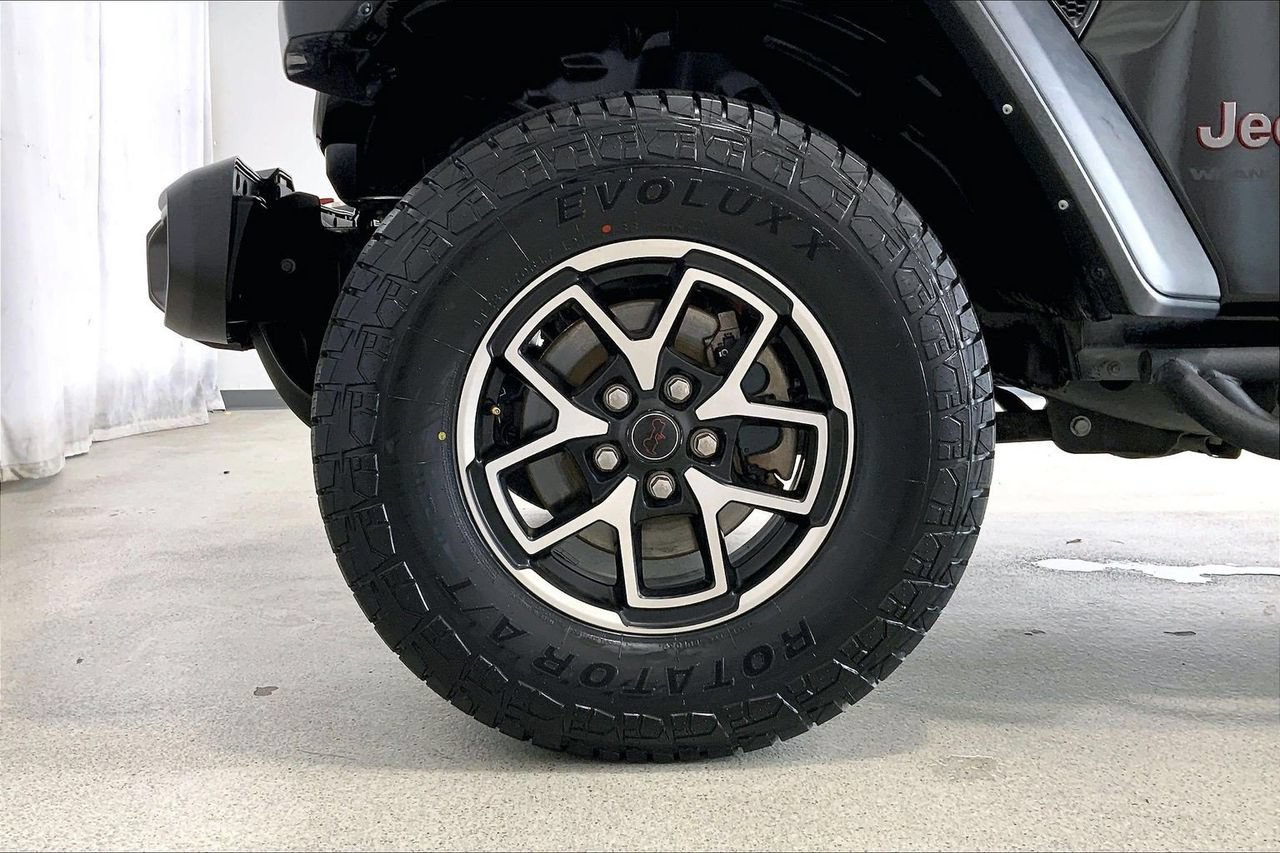 Used 2024 Jeep Wrangler Unlimited Rubicon w/ Convenience Group AWD/4WD image 8