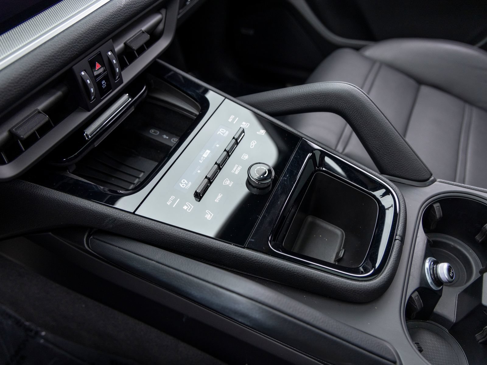 Certified 2026 Porsche Cayenne Coupe AWD/4WD image 38