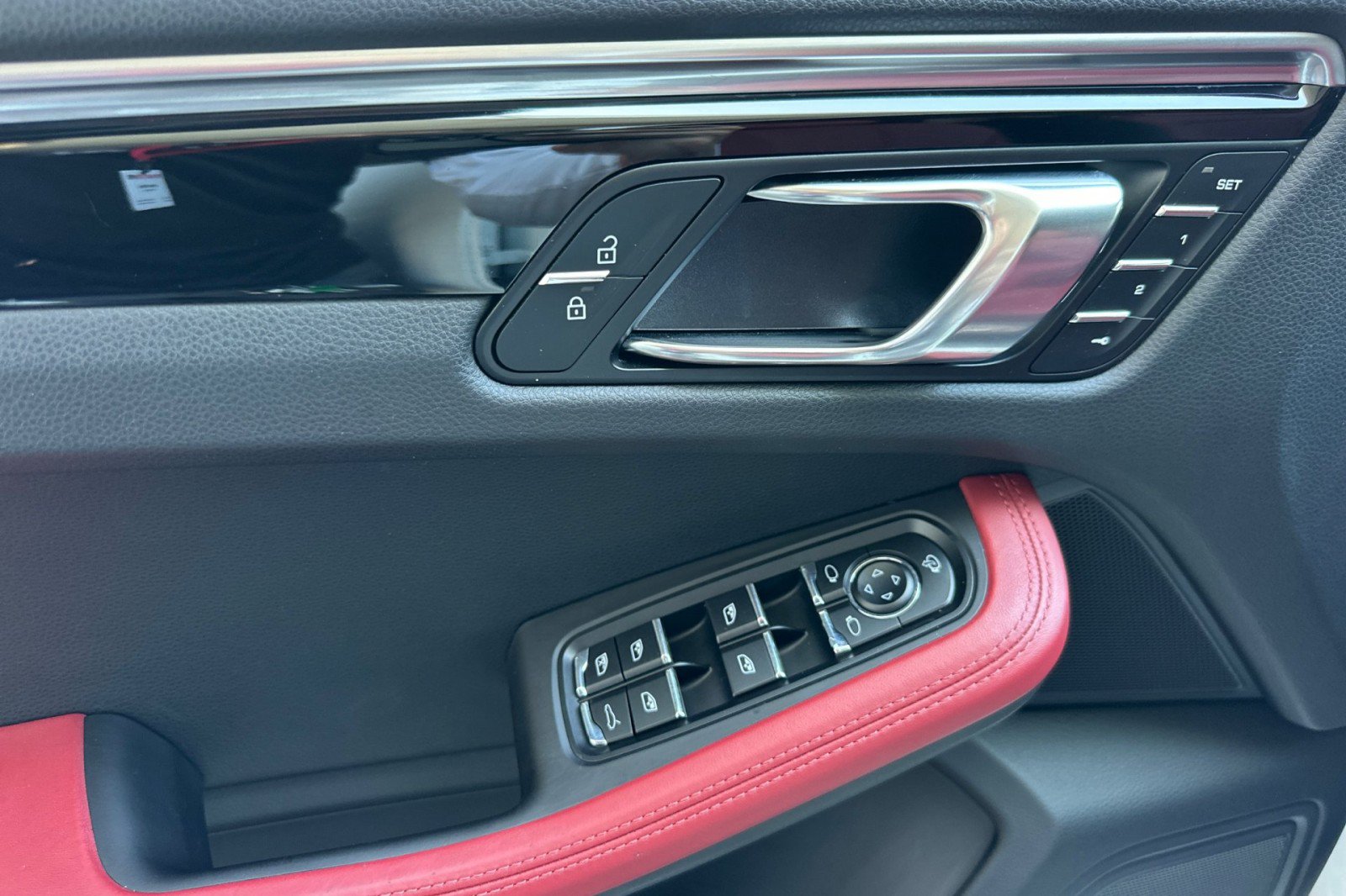 Certified 2023 Porsche Macan Turbo AWD/4WD image 12