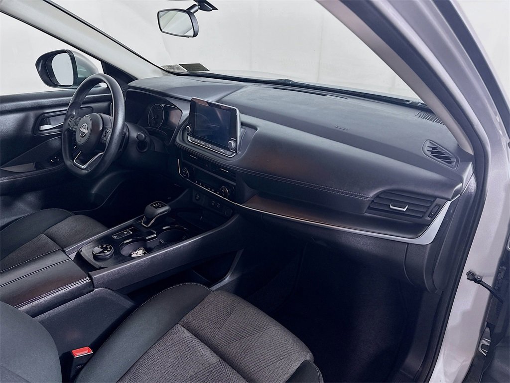 Used 2024 Nissan Rogue SV image 31