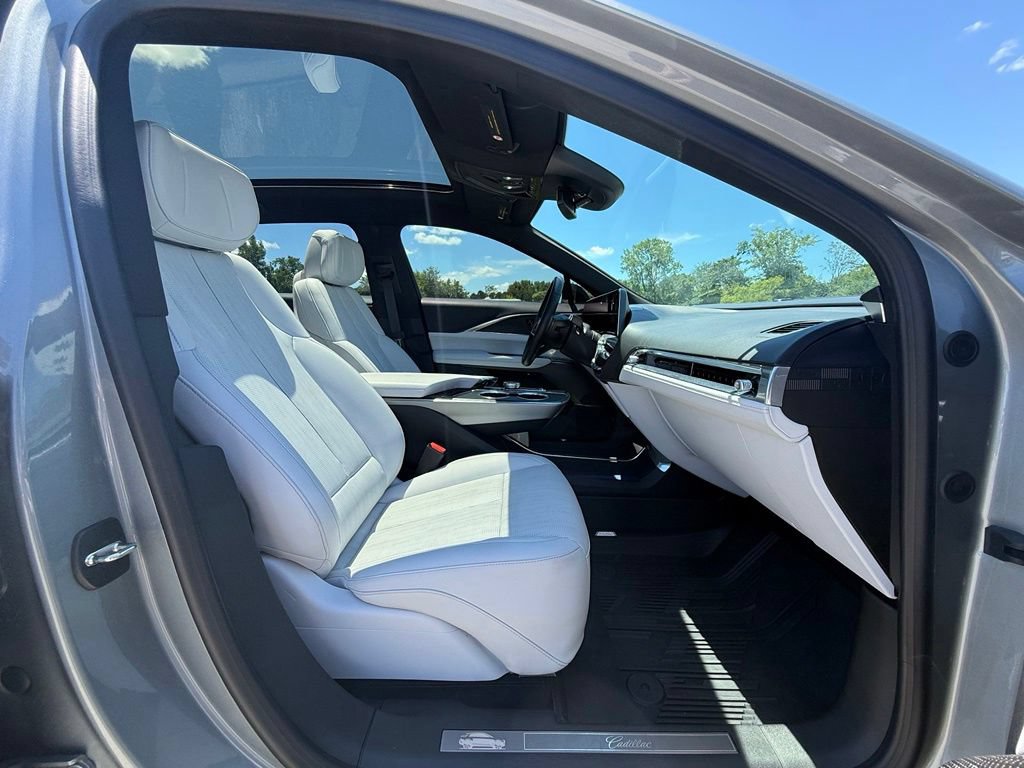 Certified 2024 Cadillac Lyriq Luxury w/ LPO, Floor Liner Package AWD/4WD image 34