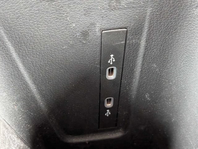 Used 2025 Volkswagen Tiguan SE FWD image 23
