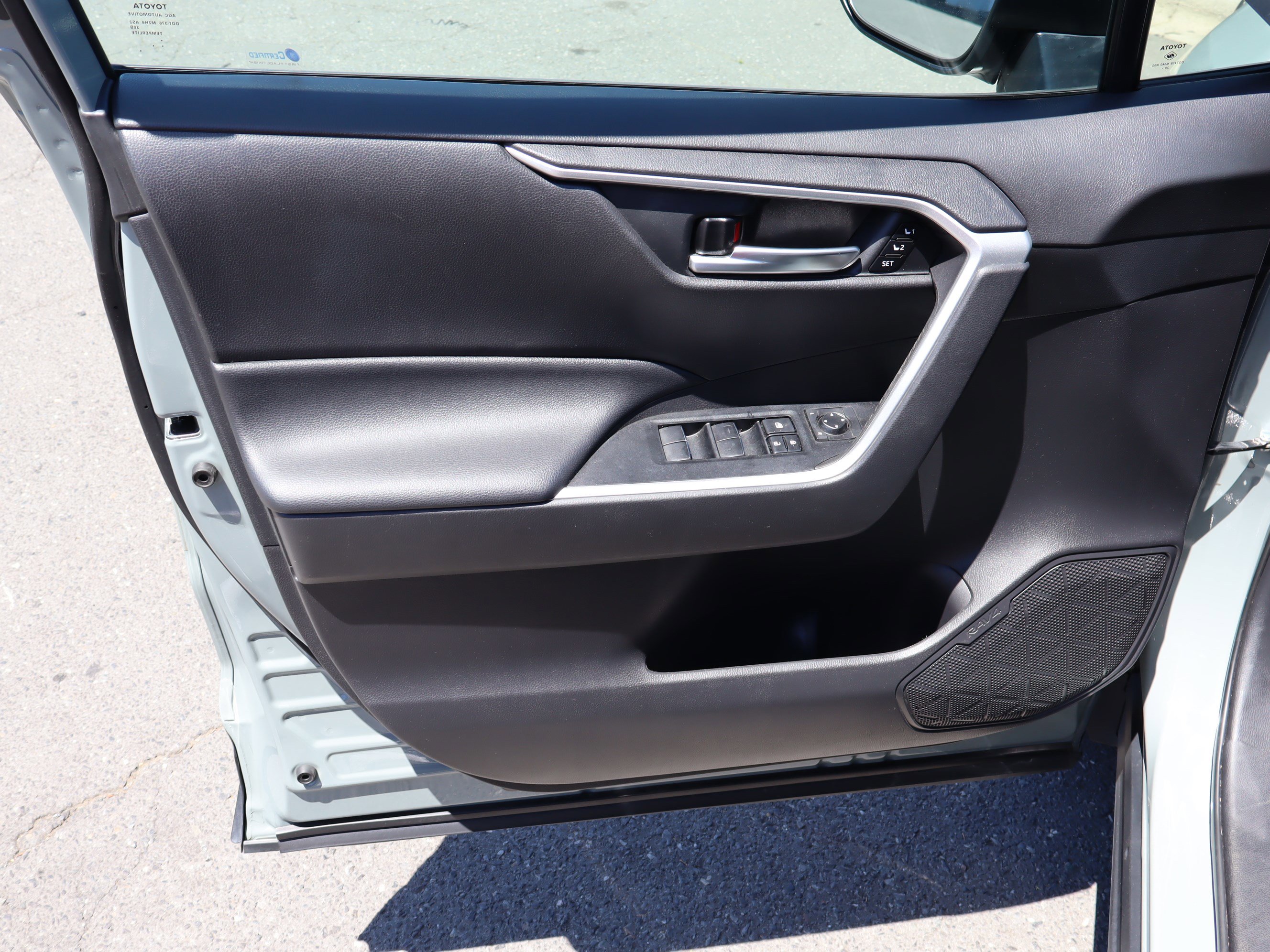 Used 2021 Toyota RAV4 XLE Premium FWD image 15