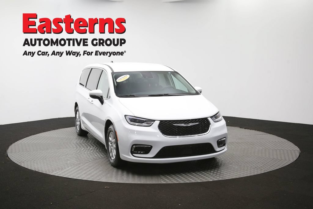 Used 2023 Chrysler Pacifica Touring-L FWD image 52