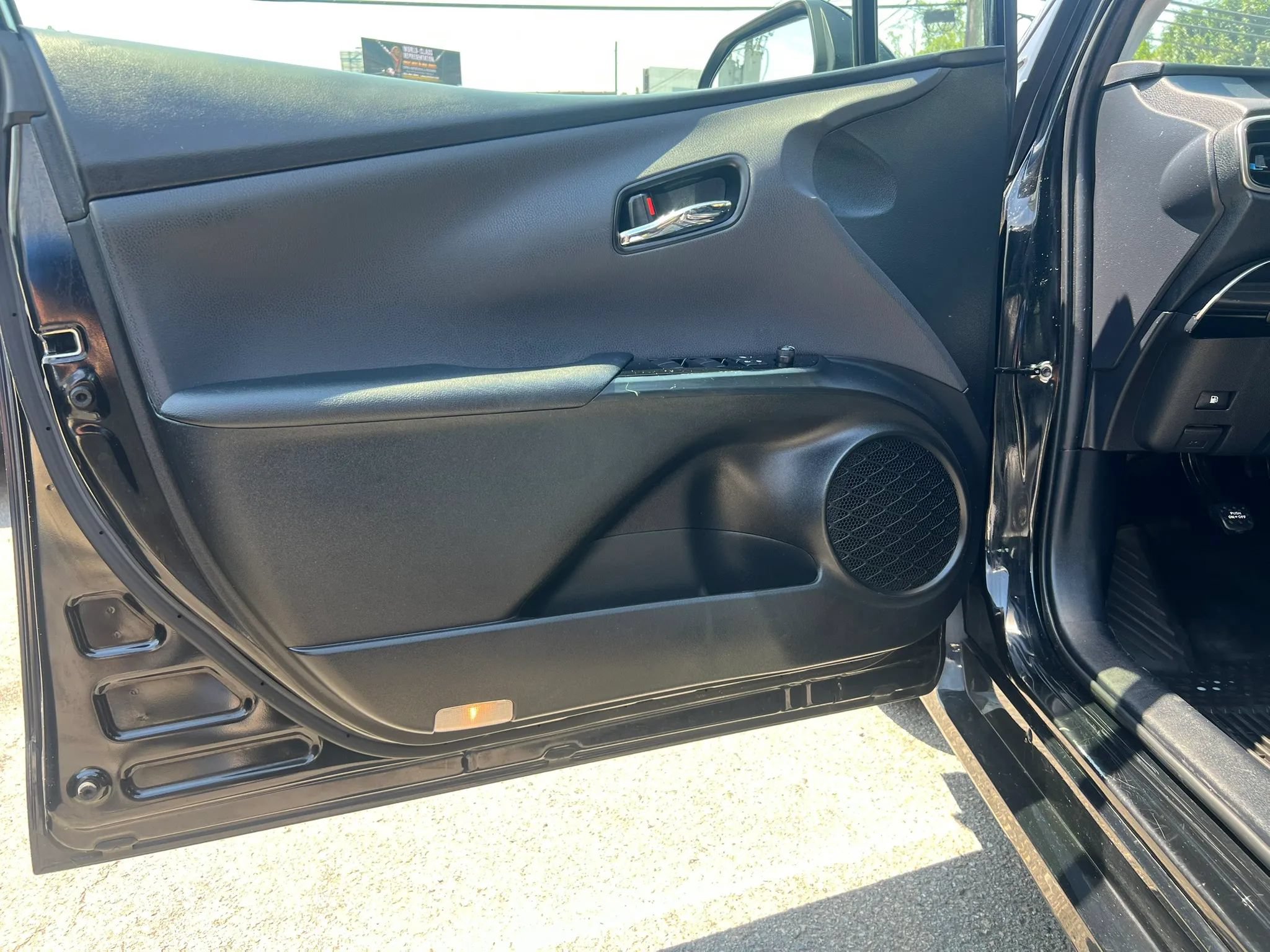 Used 2022 Toyota Prius XLE FWD image 11