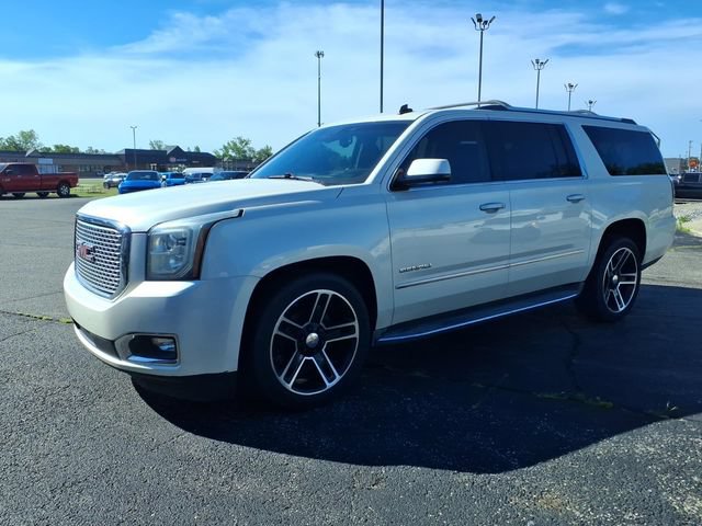 Used 2015 GMC Yukon XL Denali w/ Touring Package AWD/4WD image 3
