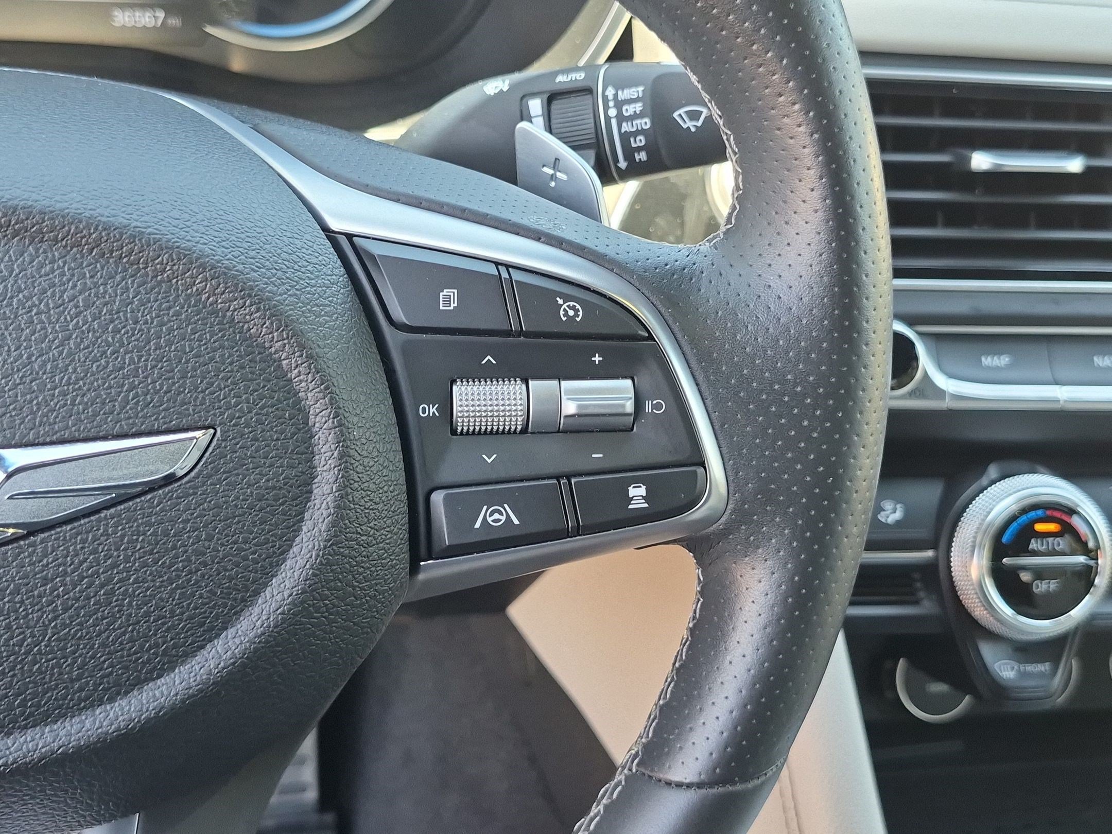 Used 2023 Genesis G70 2.0T w/ Sport Prestige Package RWD image 20