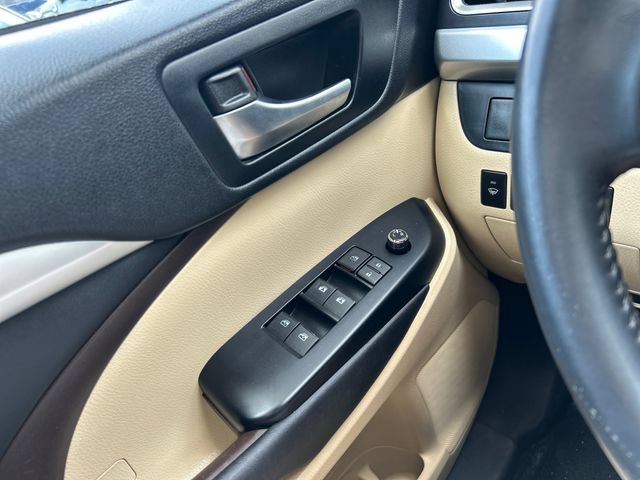 Used 2015 Toyota Highlander XLE AWD/4WD image 13