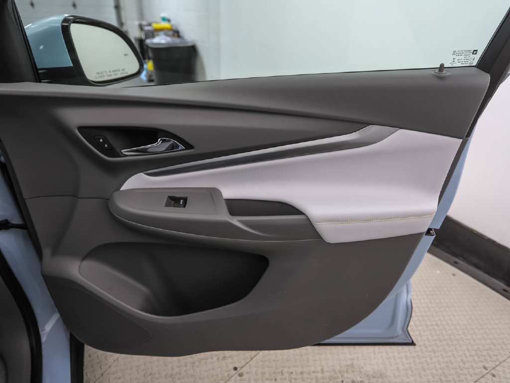 Used 2023 Chevrolet Bolt EUV Premier w/ Super Cruise Package FWD image 29