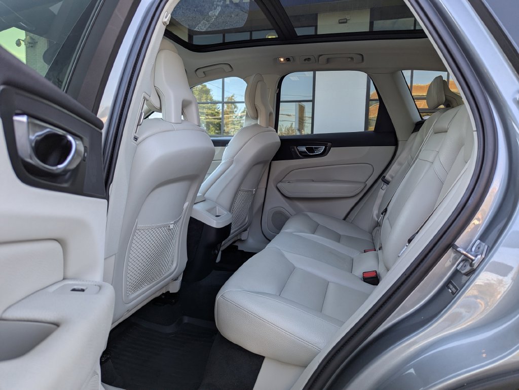 Used 2018 Volvo XC60 T5 Momentum w/ Convenience Package AWD/4WD image 34