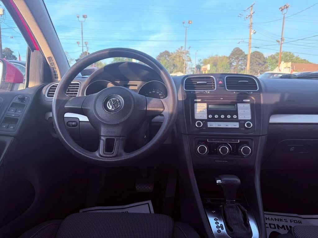Used 2010 Volkswagen Golf 4-Door image 17
