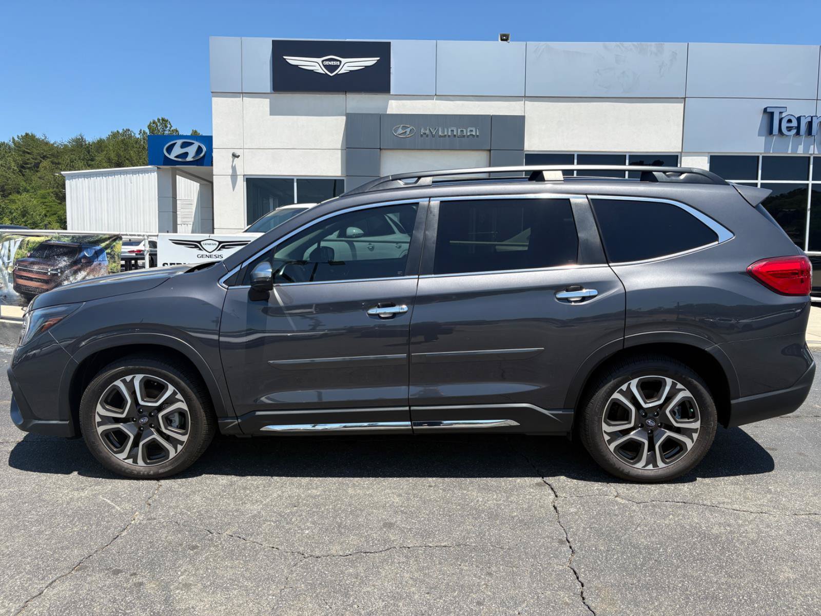 Used 2023 Subaru Ascent Touring AWD/4WD image 4