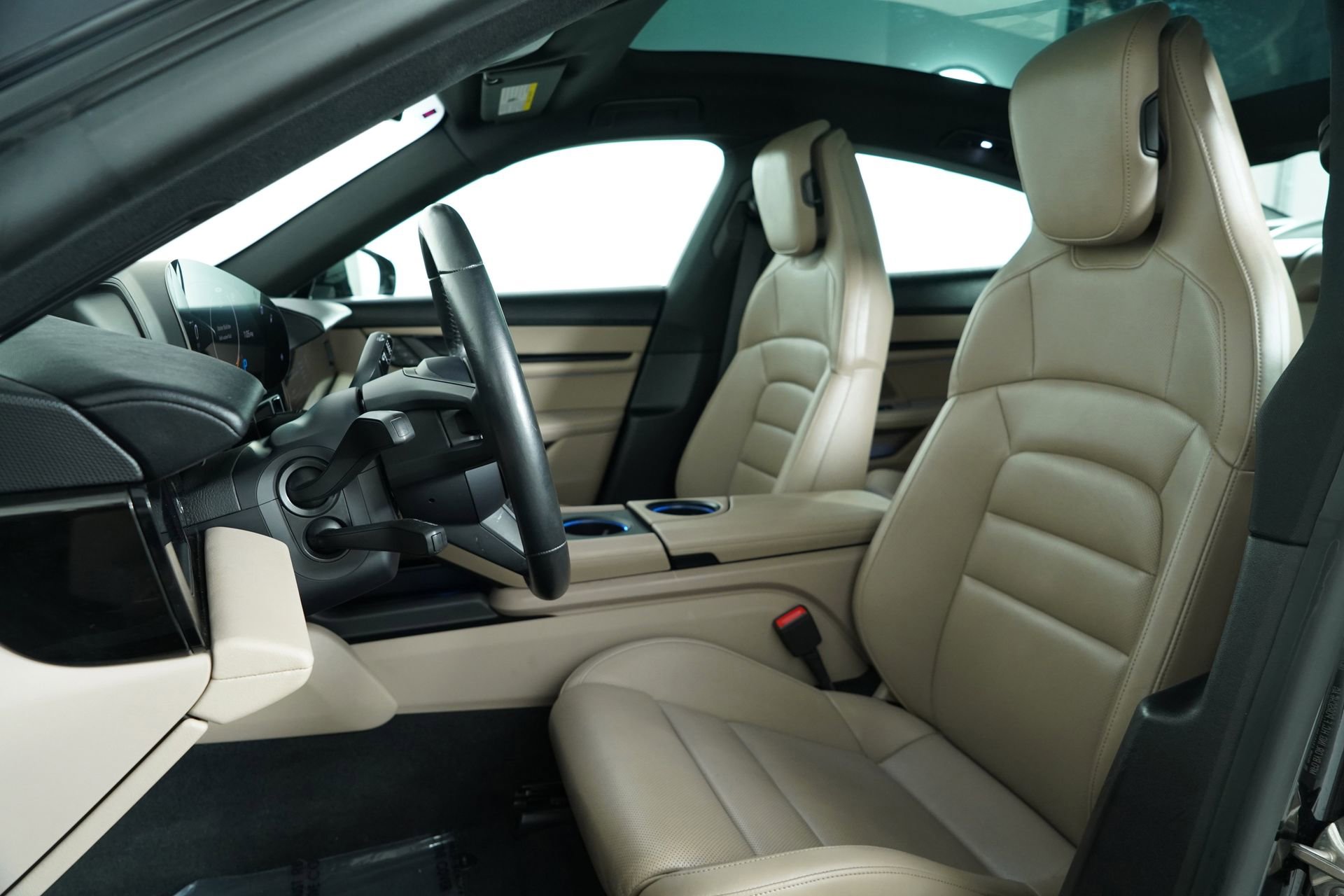 Used 2022 Porsche Taycan image 26