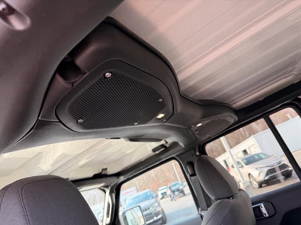 Used 2025 Jeep Wrangler Unlimited Sahara w/ Safety Group image 15