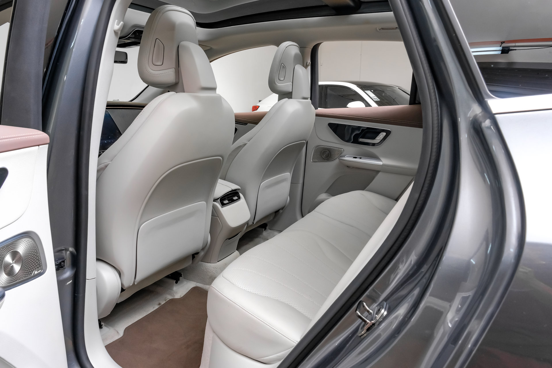 Used 2023 Mercedes-Benz EQE 350+ SUV w/ AMG Line Exterior Package image 33