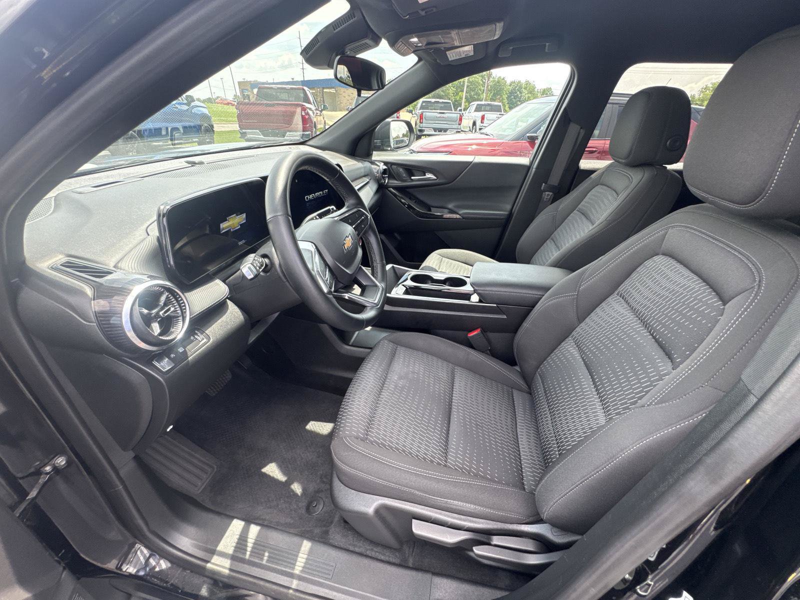 Used 2025 Chevrolet Equinox LT FWD image 7