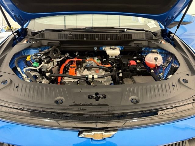 Used 2024 Chevrolet Equinox EV LT w/ LPO, Trailering Package FWD image 9