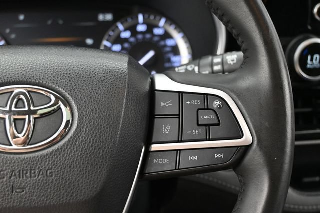 Used 2022 Toyota Highlander XLE AWD/4WD image 24
