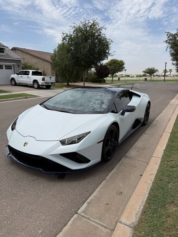 Used 2021 Lamborghini Huracan EVO RWD image 2