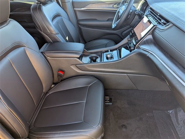 New 2025 Jeep Grand Cherokee Limited w/ Black Appearance Package image 31