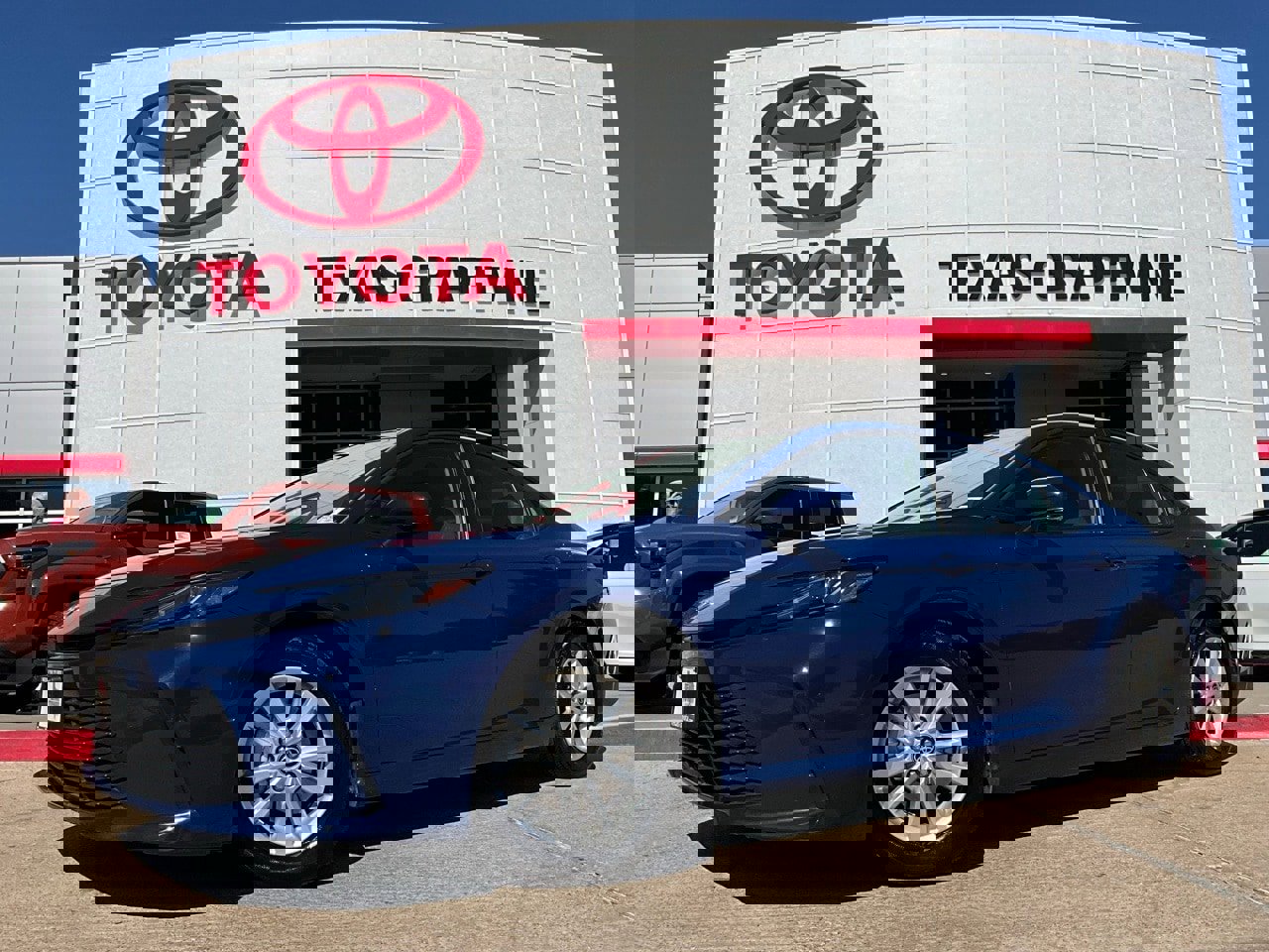 Used 2025 Toyota Camry LE image 2