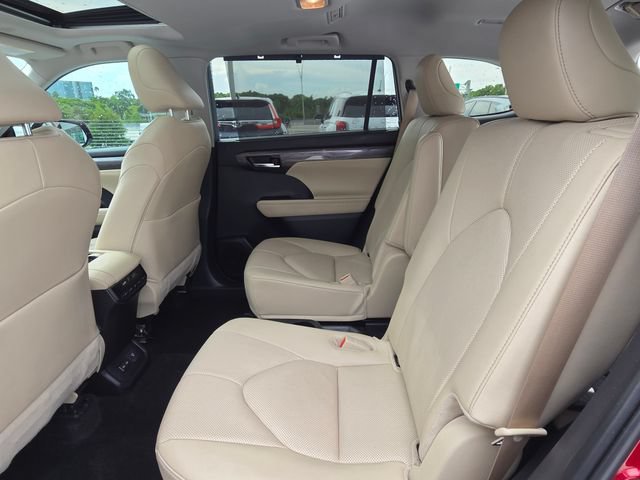 Used 2025 Toyota Highlander Limited FWD image 21