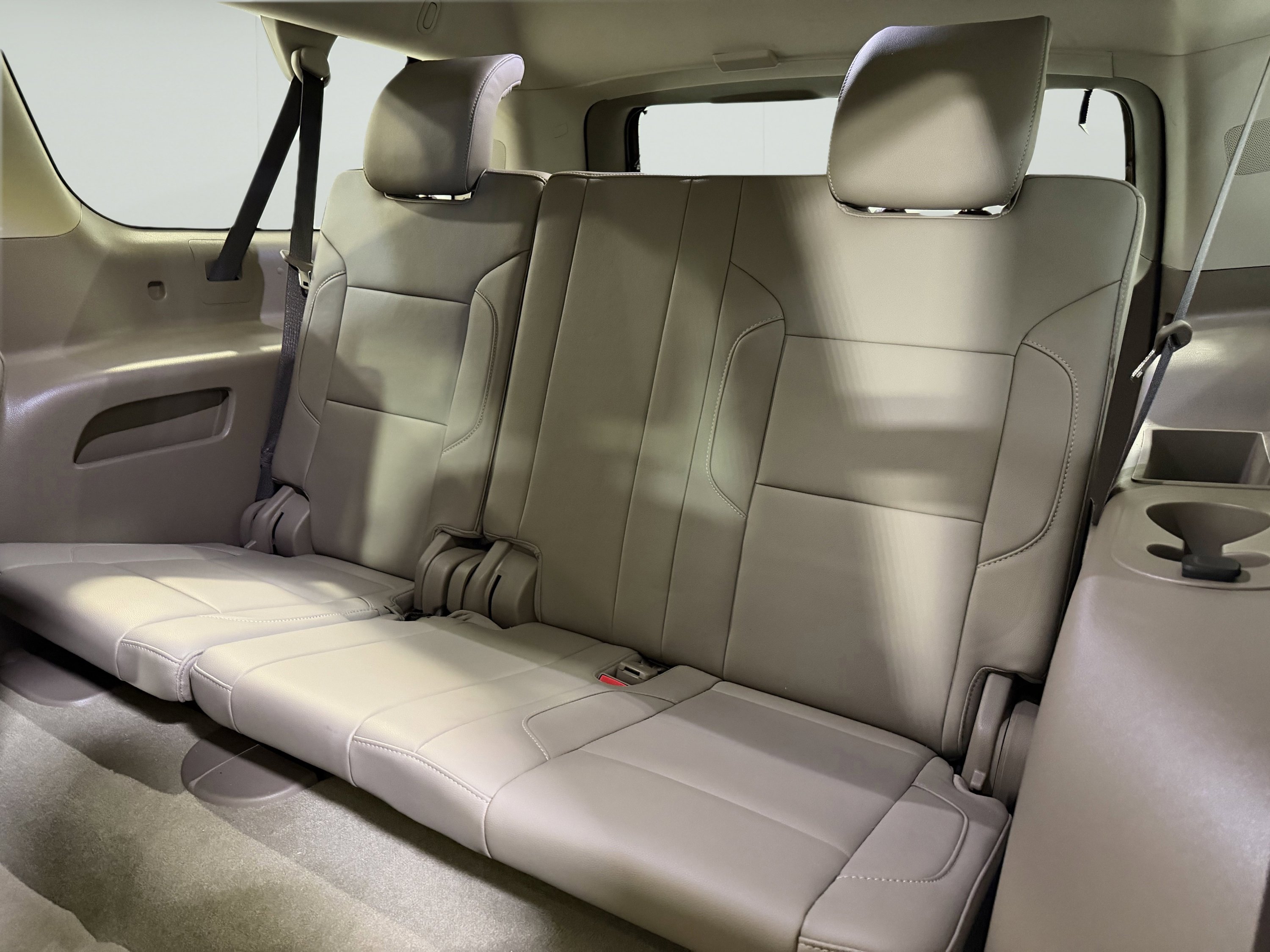 Used 2018 Chevrolet Suburban LT RWD image 11