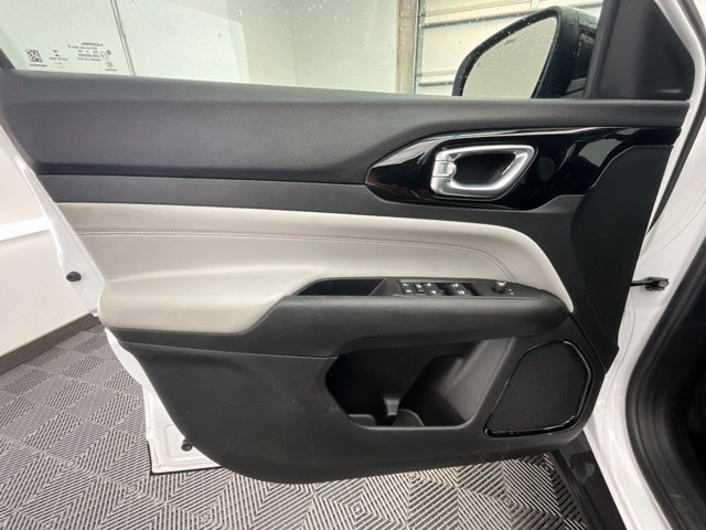 Used 2022 Jeep Compass Limited AWD/4WD image 13