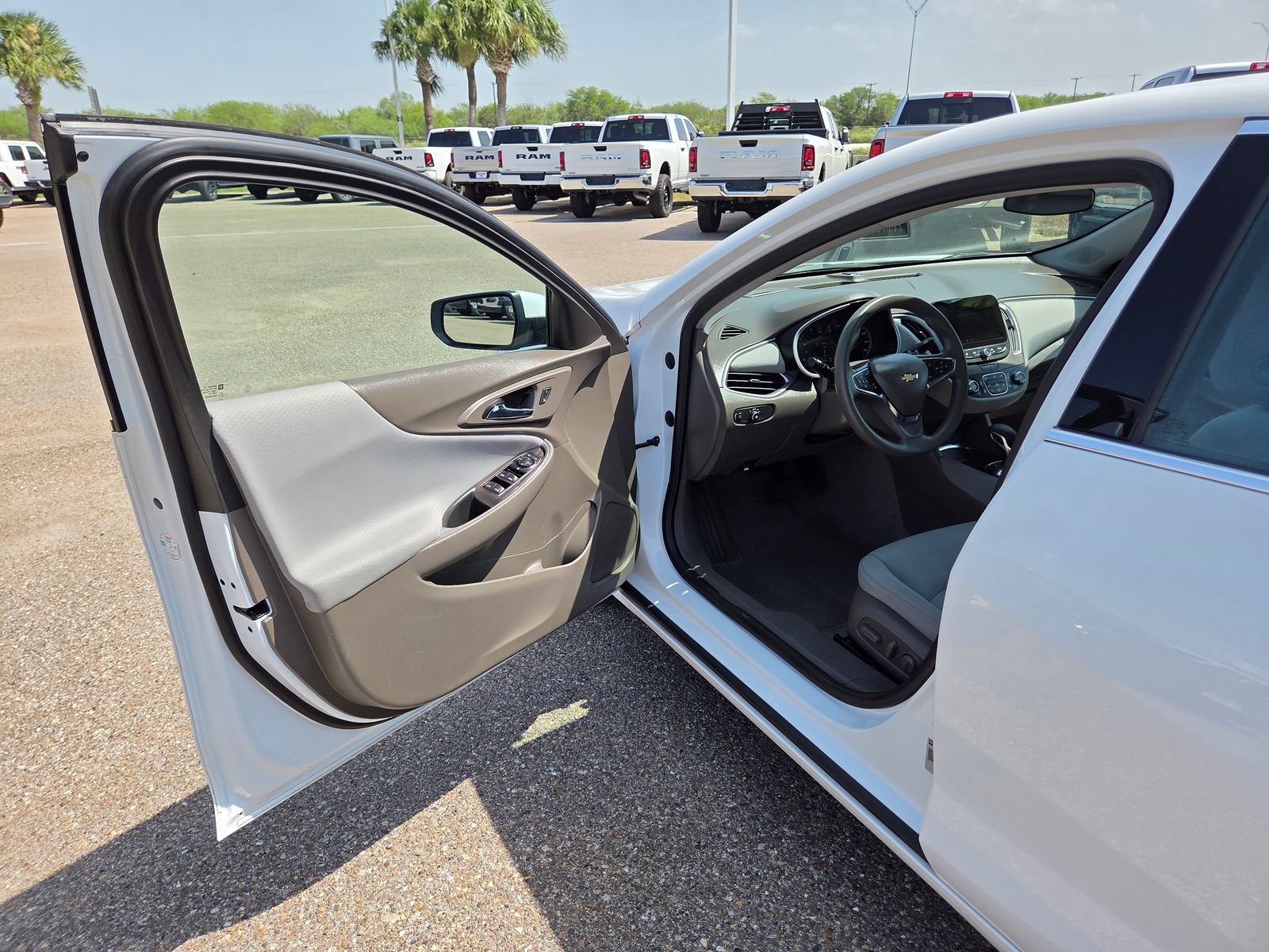 Used 2024 Chevrolet Malibu LT FWD image 12