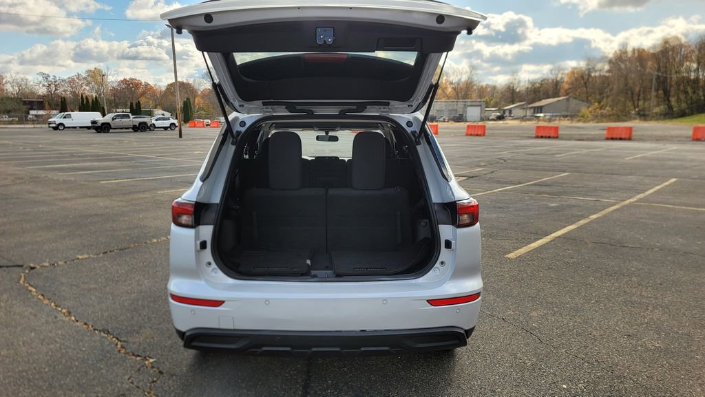 Used 2022 Mitsubishi Outlander ES image 11