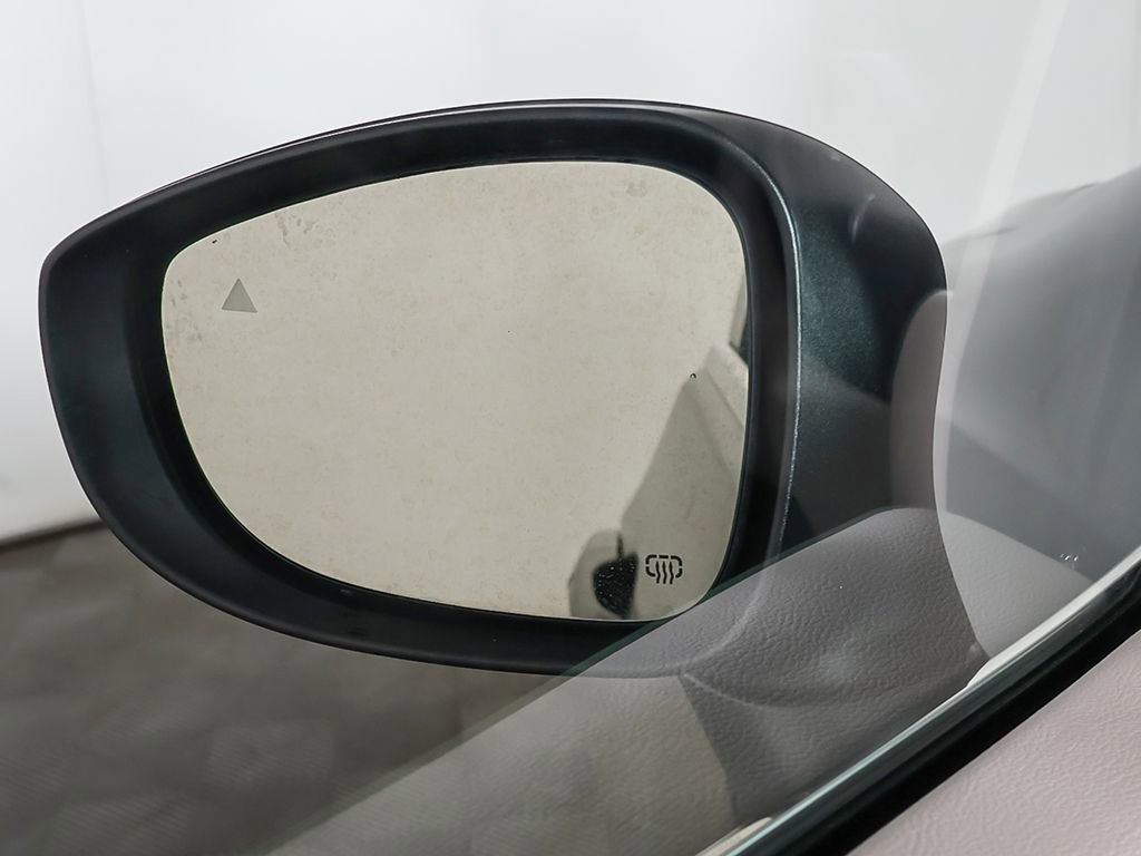 Used 2023 Chrysler Pacifica Touring-L FWD image 38