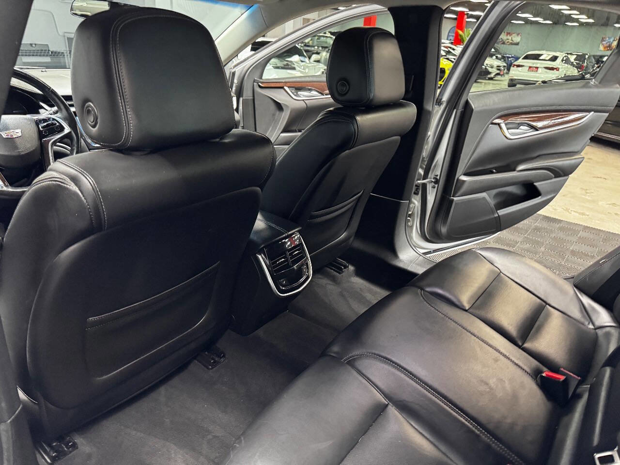 Used 2017 Cadillac XTS Luxury image 40