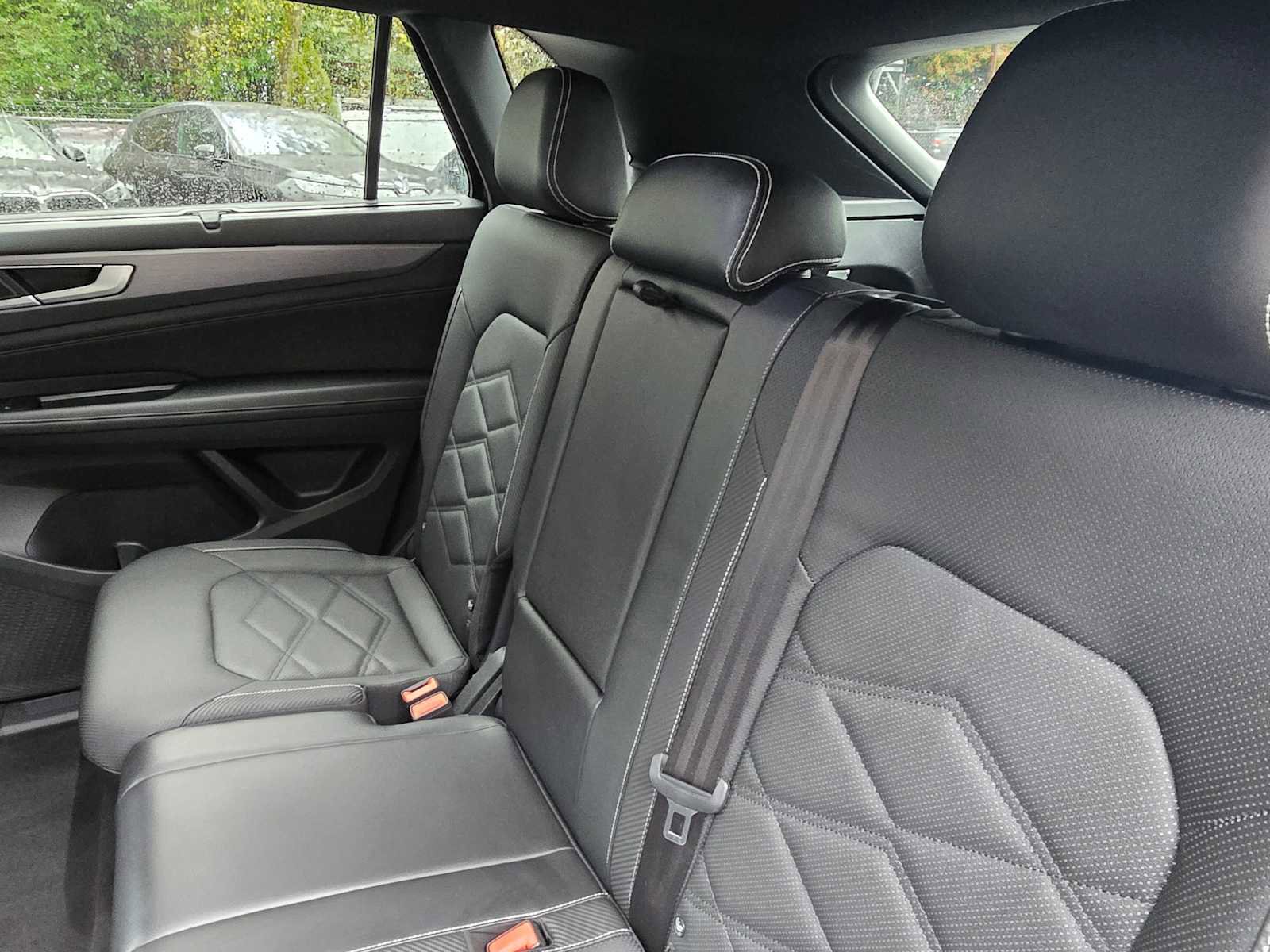 Used 2025 Volkswagen Atlas Cross Sport SE image 17