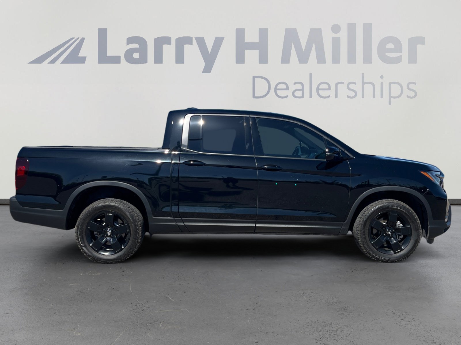 Used 2025 Honda Ridgeline Black Edition image 6