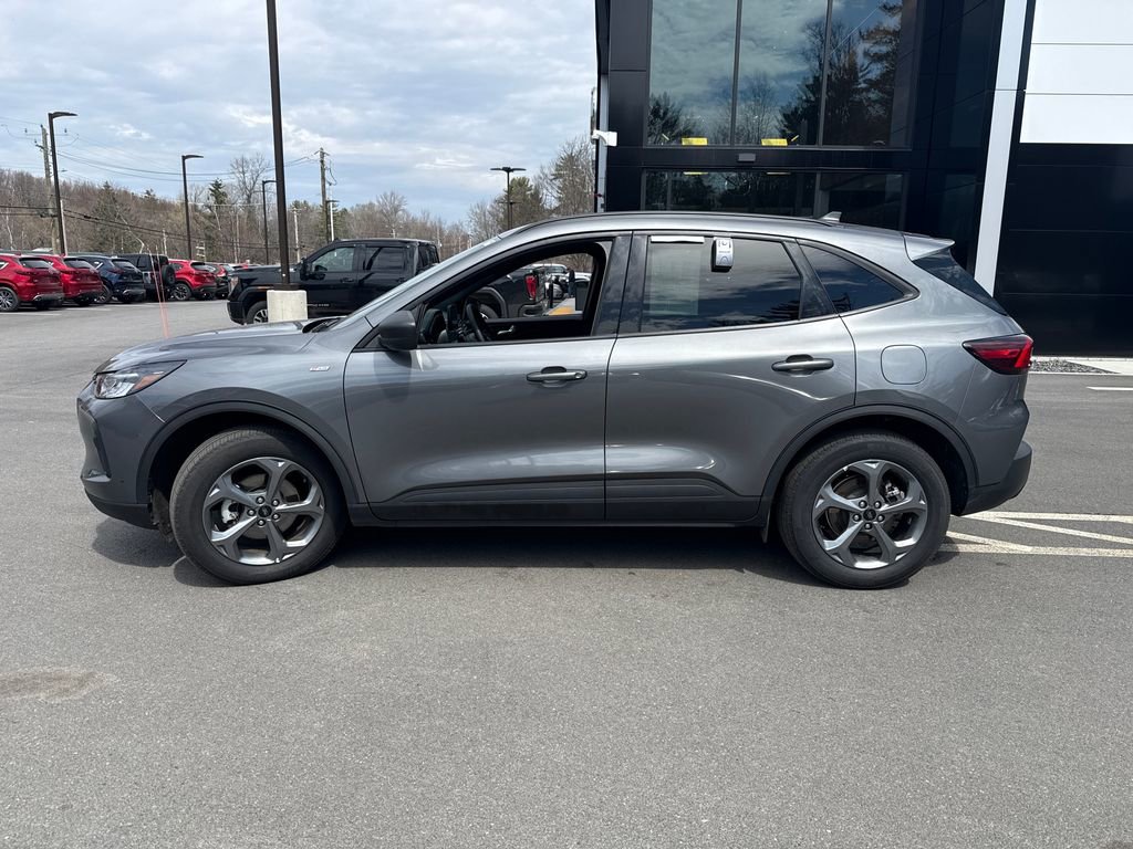Used 2025 Ford Escape ST-Line AWD/4WD image 2