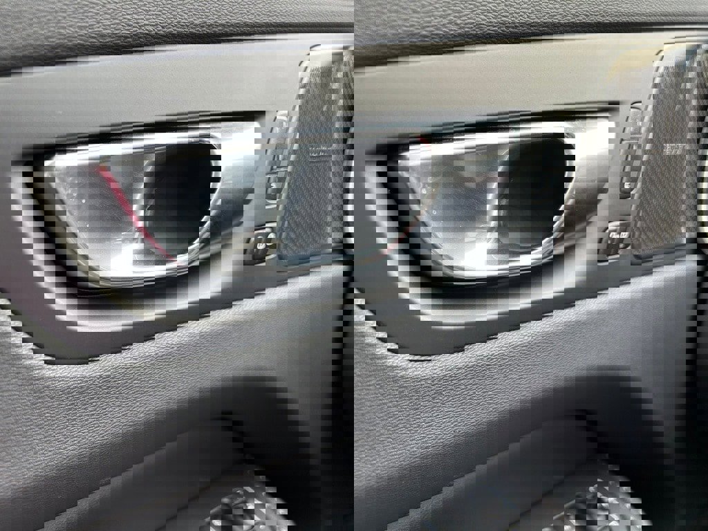 Certified 2024 Volvo XC60 T8 Ultimate w/ Protection Package Premier image 35