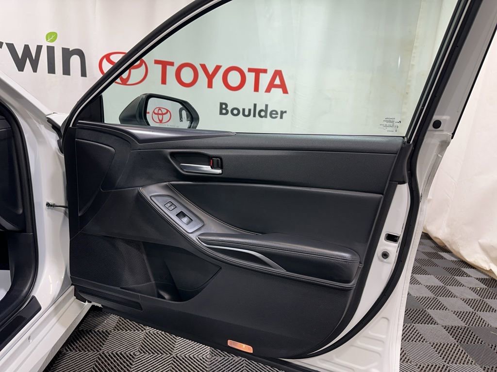 Used 2022 Toyota Avalon XSE image 10