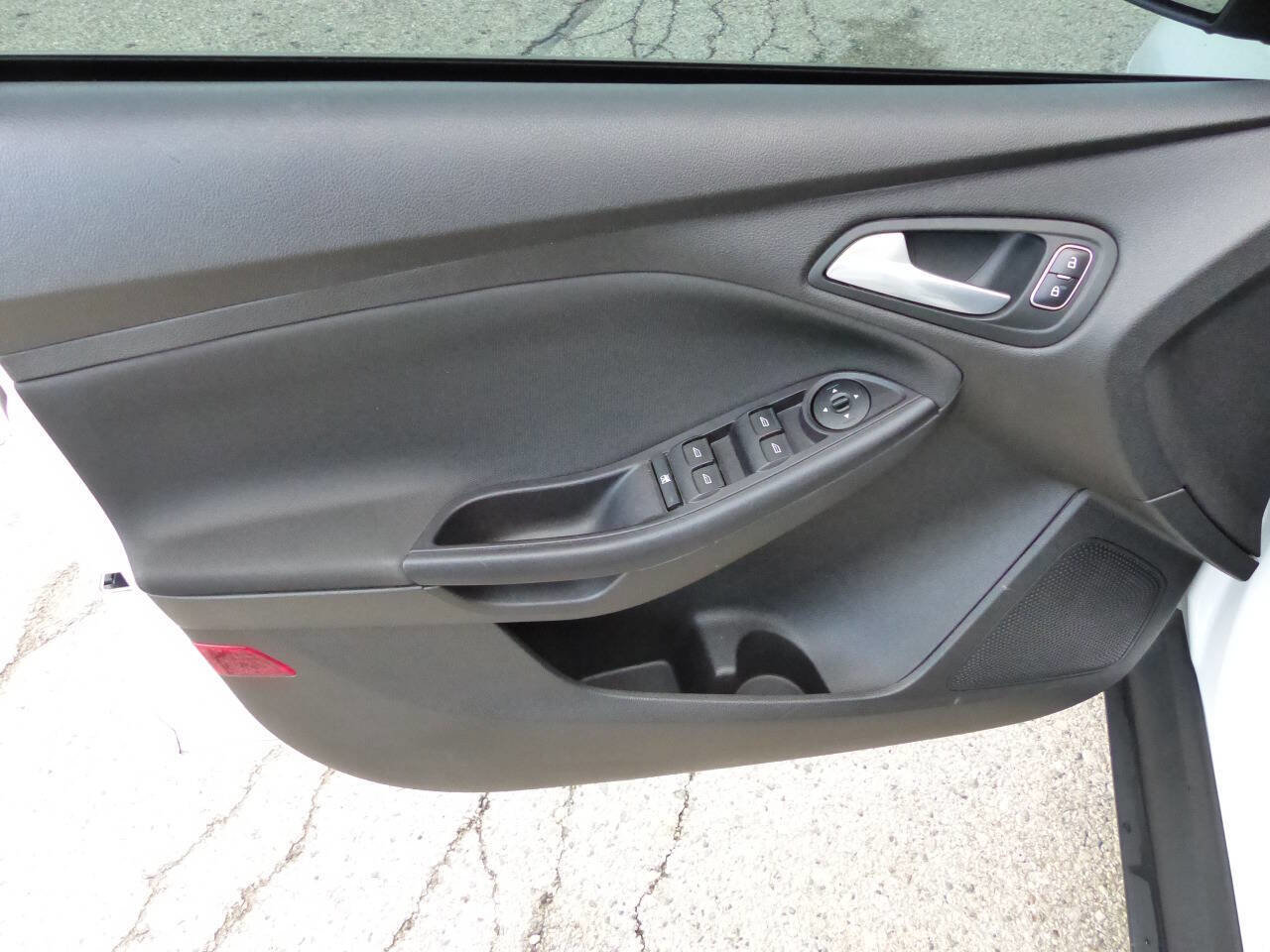 Used 2016 Ford Focus SE image 16