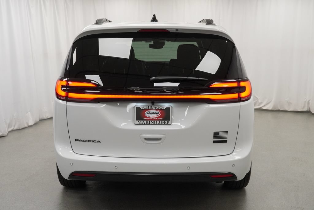 New 2027 Chrysler Pacifica Select AWD/4WD image 11