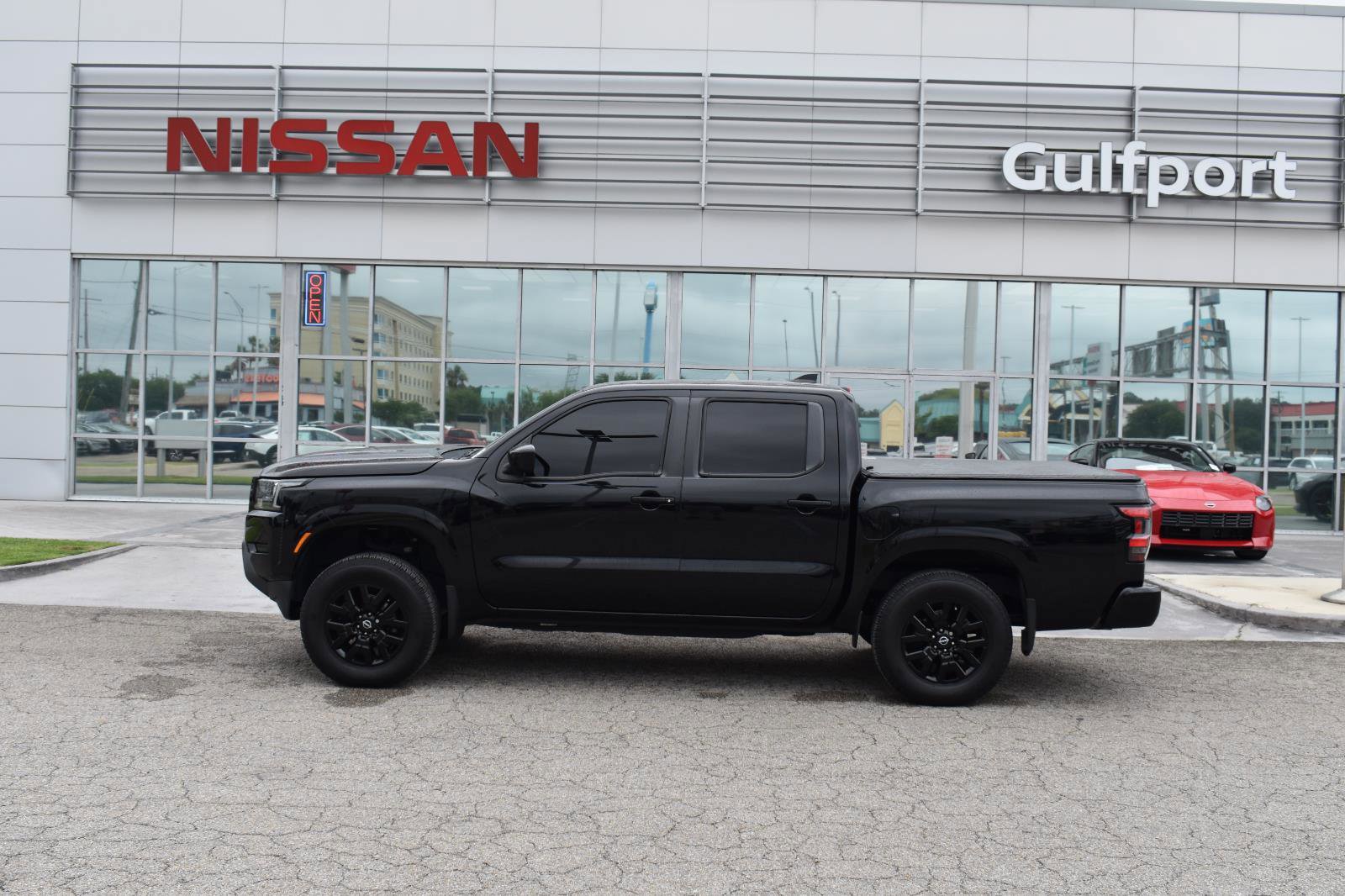Used 2022 Nissan Frontier SV w/ Technology Package AWD/4WD image 3