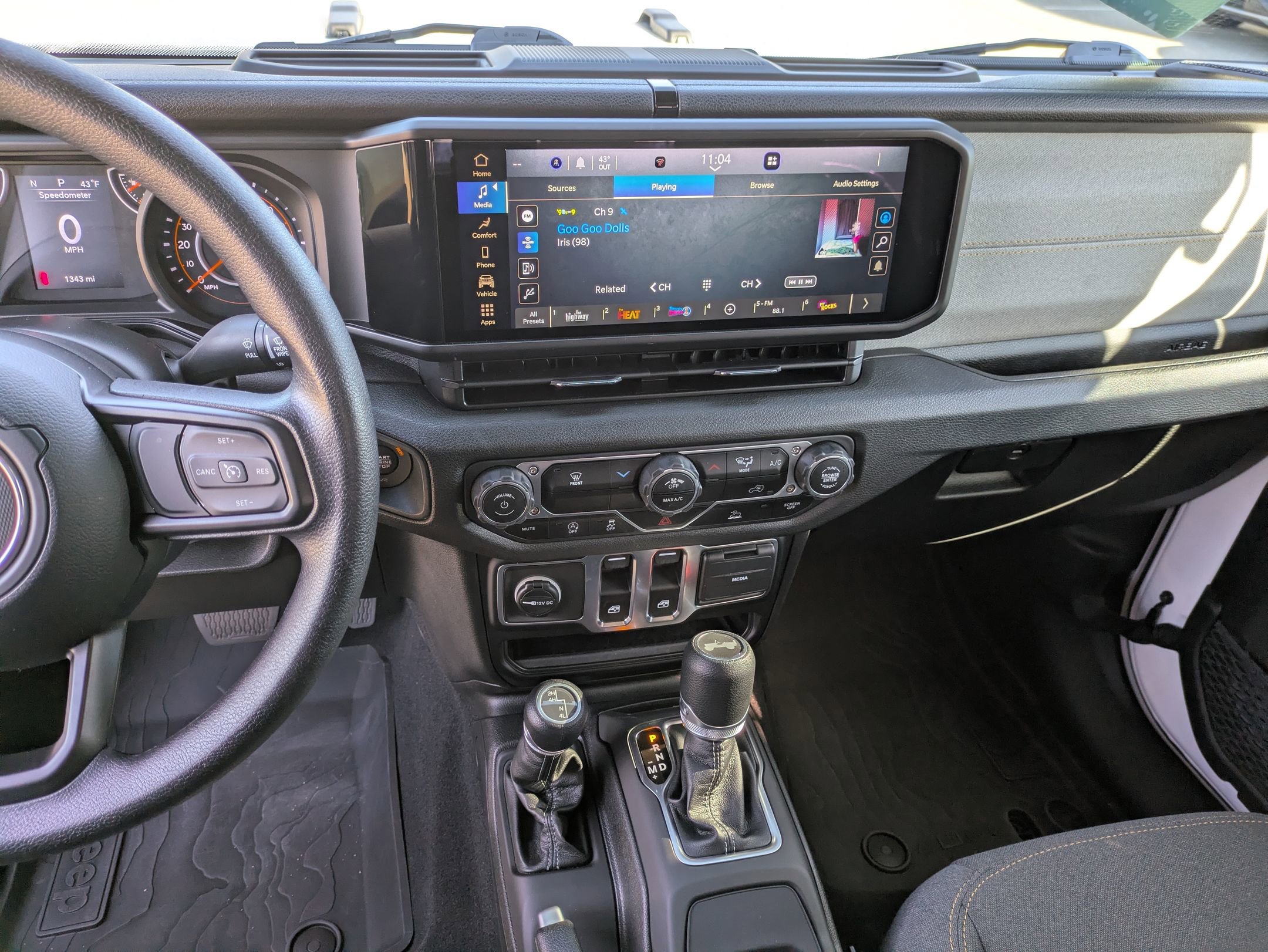 Used 2025 Jeep Wrangler Sport image 22