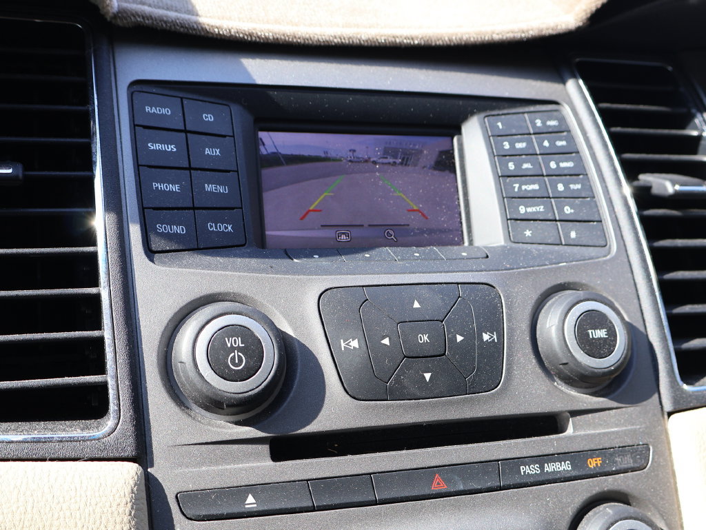 Used 2017 Ford Taurus SEL FWD image 31
