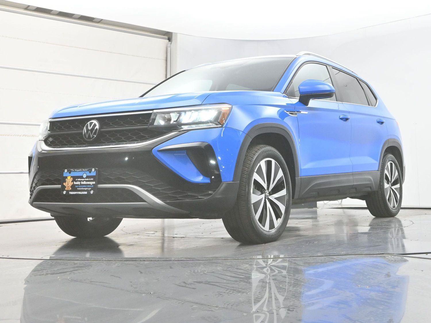 Used 2023 Volkswagen Taos SE w/ Panoramic Sunroof Package AWD/4WD image 29
