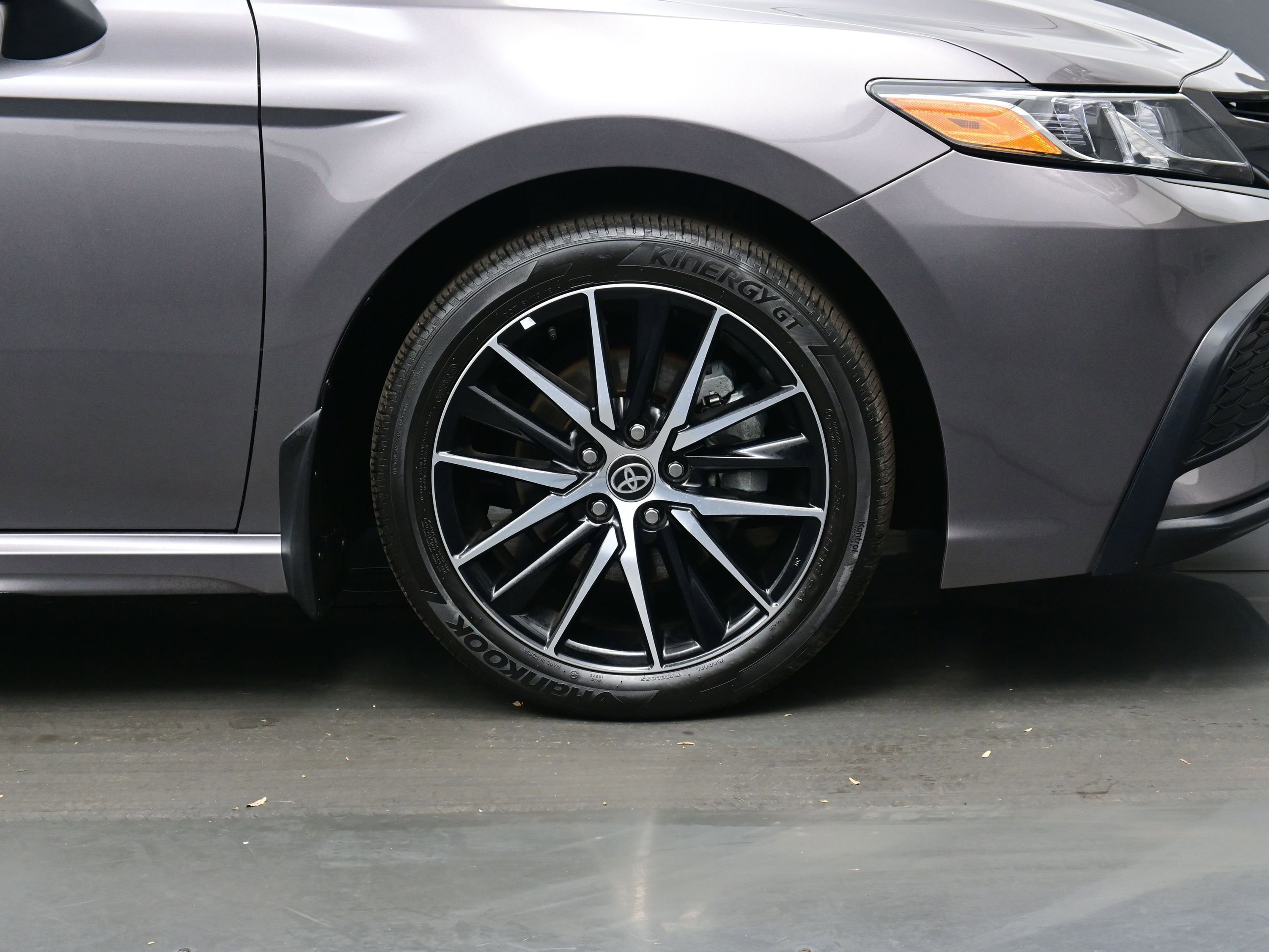 Used 2024 Toyota Camry SE image 9